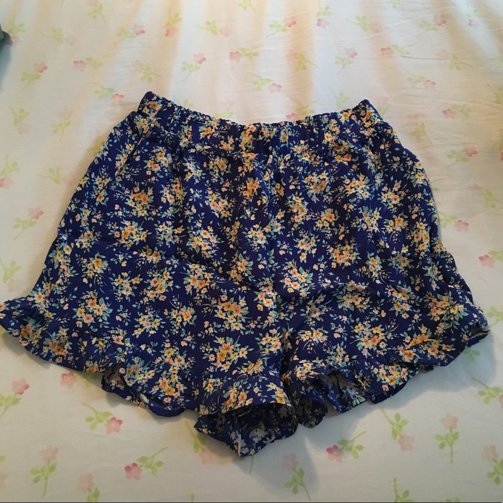 Blue floral AEO shorts